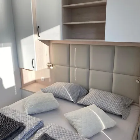 Apartman Floating Sea House Shark 2 *