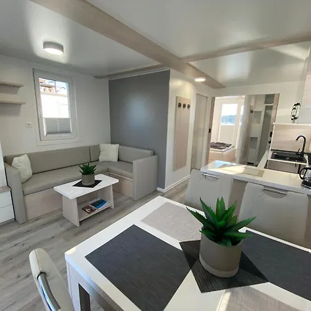 Floating Sea House Shark 2 Apartman *